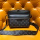 루이비통 아웃도어 메신저백 Louis Vuitton TAIGA Outdoor messenger M30233