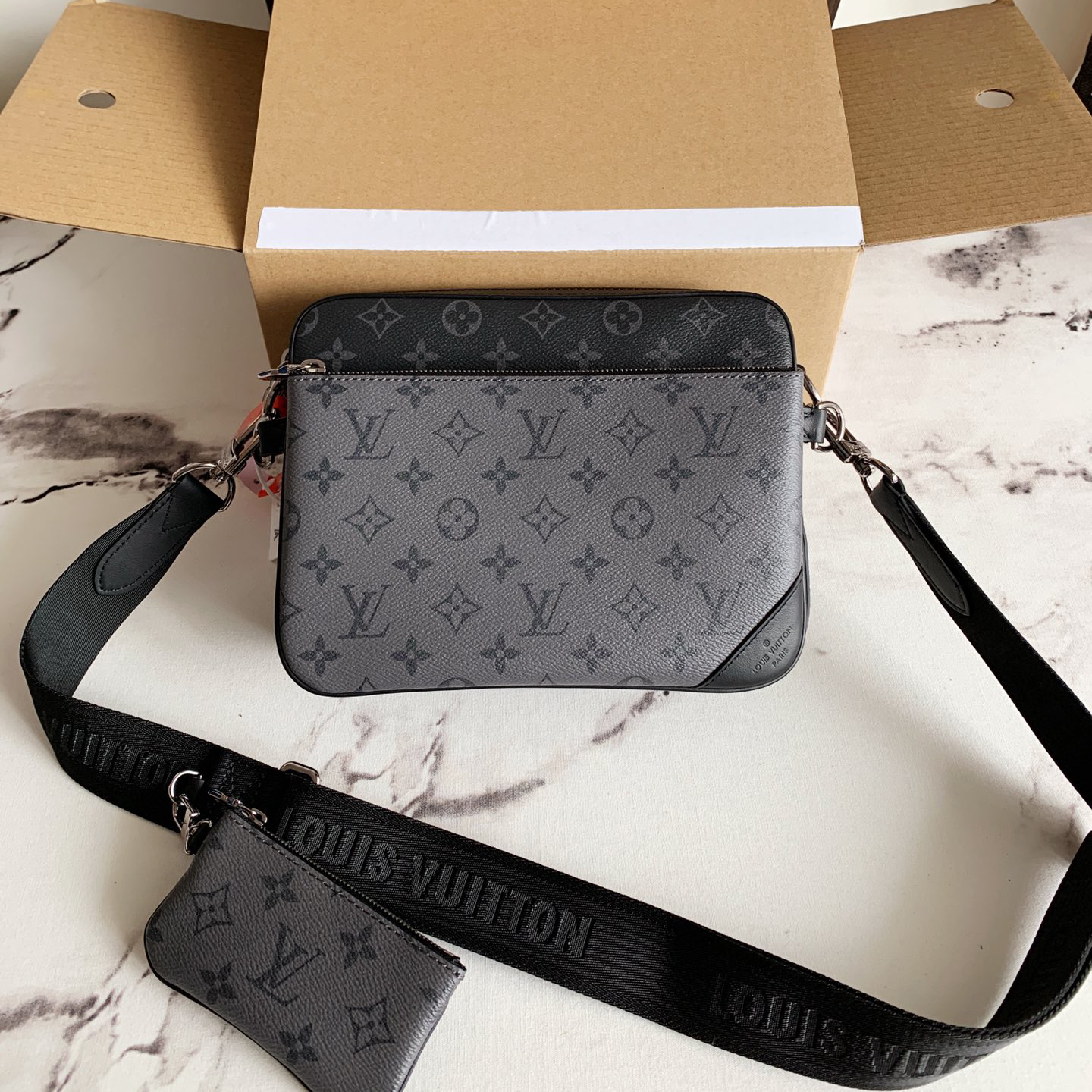 루이비통 트리오 메신저 모노그램 이클립스 Louis Vuitton Trio messenger M69443