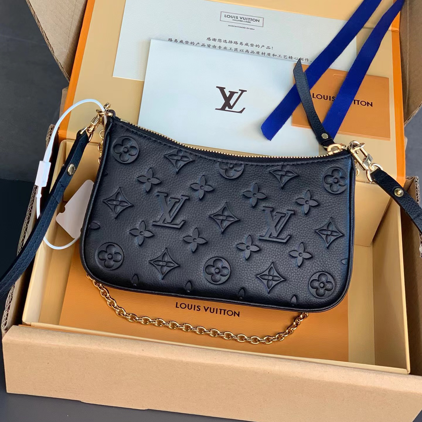 루이비통 이지 파우치 온 느와 숄더백 Louis Vuitton Easy pouch on strap M80349