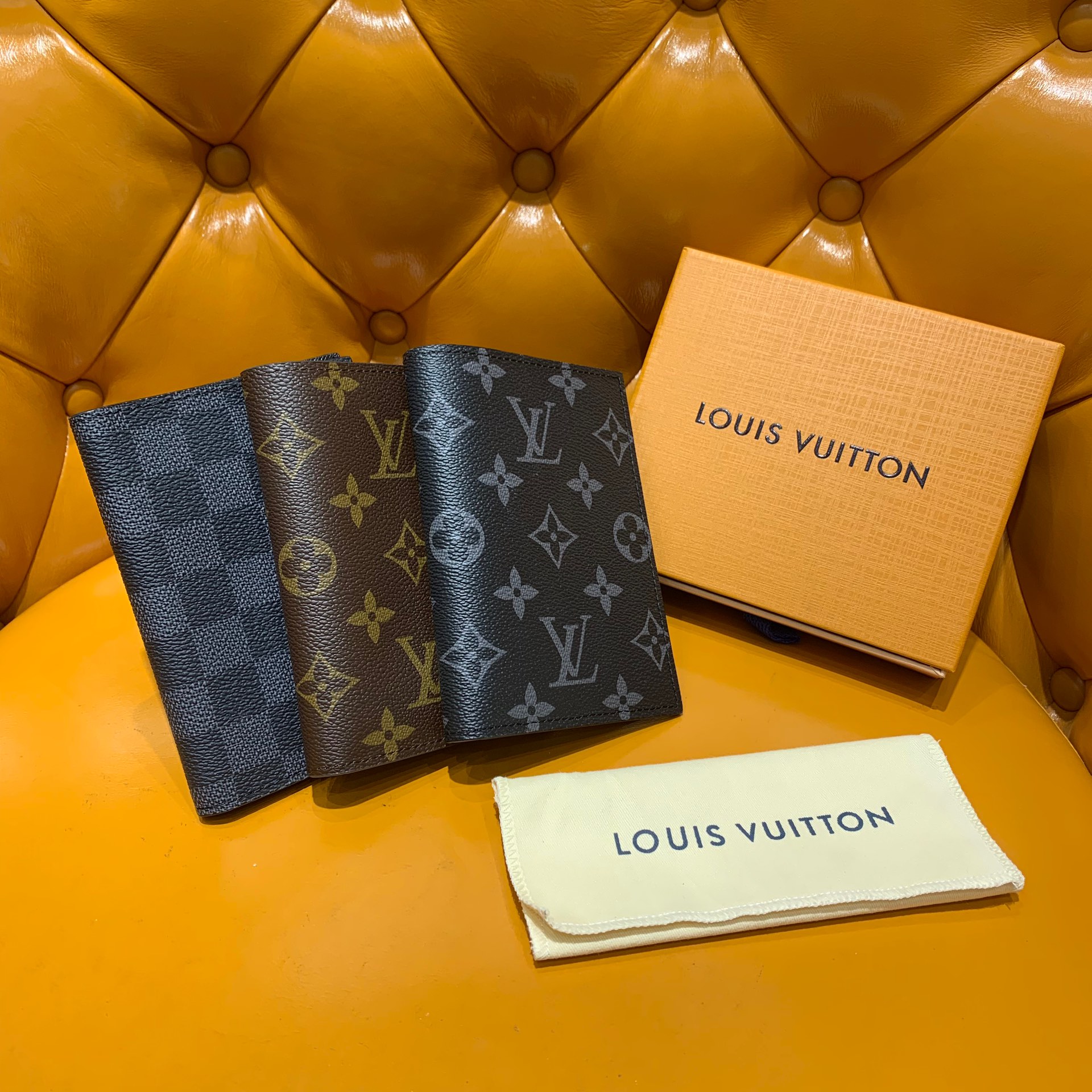 루이비통 패스포트 커버 여권지갑  M64501 M64502 N64411 N64412