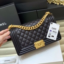샤넬 보이 캐비어 플랩백 블랙 금장 은장 A67086