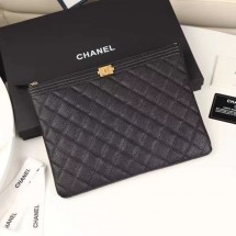 샤넬 보이 클러치 뉴미듐 램스킨 캐비어 금장 A84406