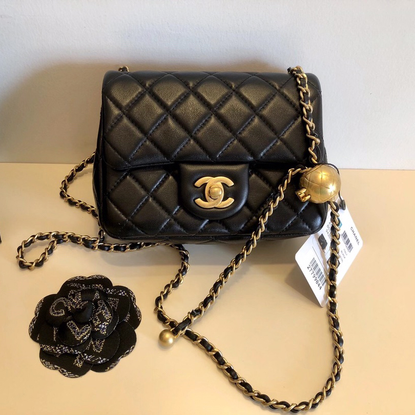 샤넬 골드볼 쁘띠삭 미니 램스킨 숄더백 블랙 금장 AS1786