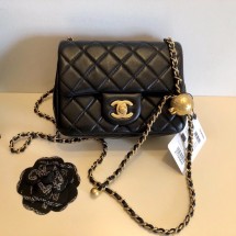 샤넬 골드볼 쁘띠삭 미니 램스킨 숄더백 블랙 금장 AS1786