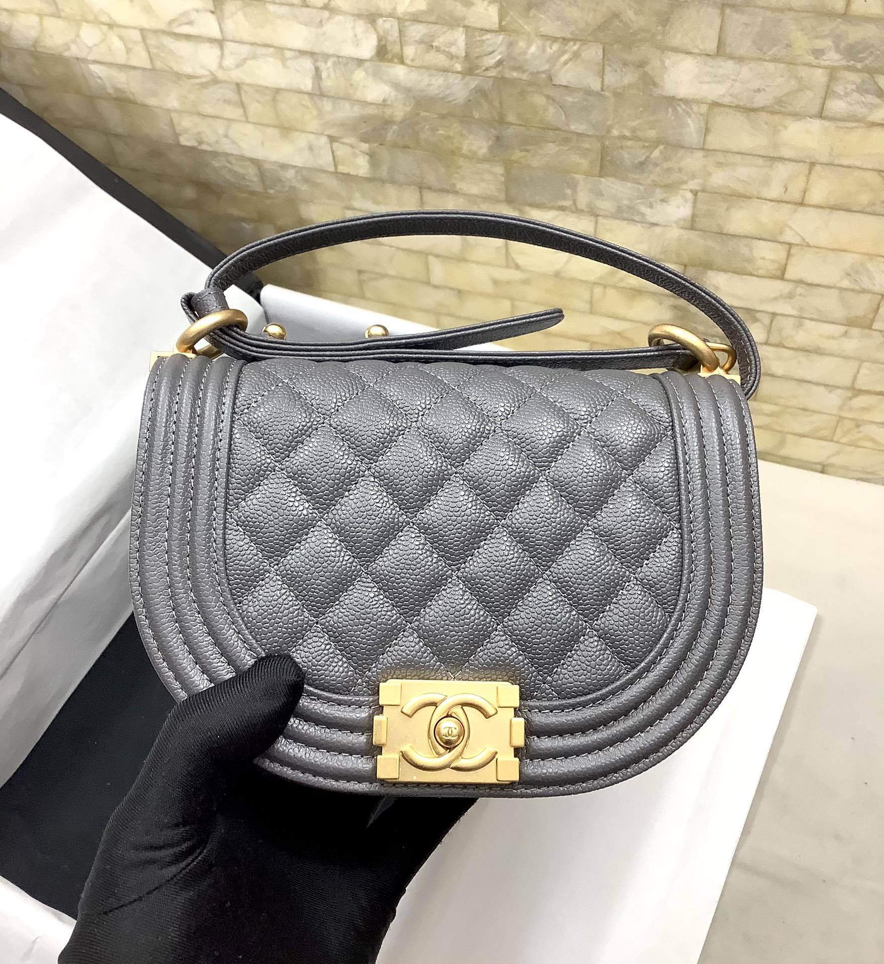 샤넬 샤넬 보이 스몰 캐비어 호보 크로스백 금장 내장칩 AS3350