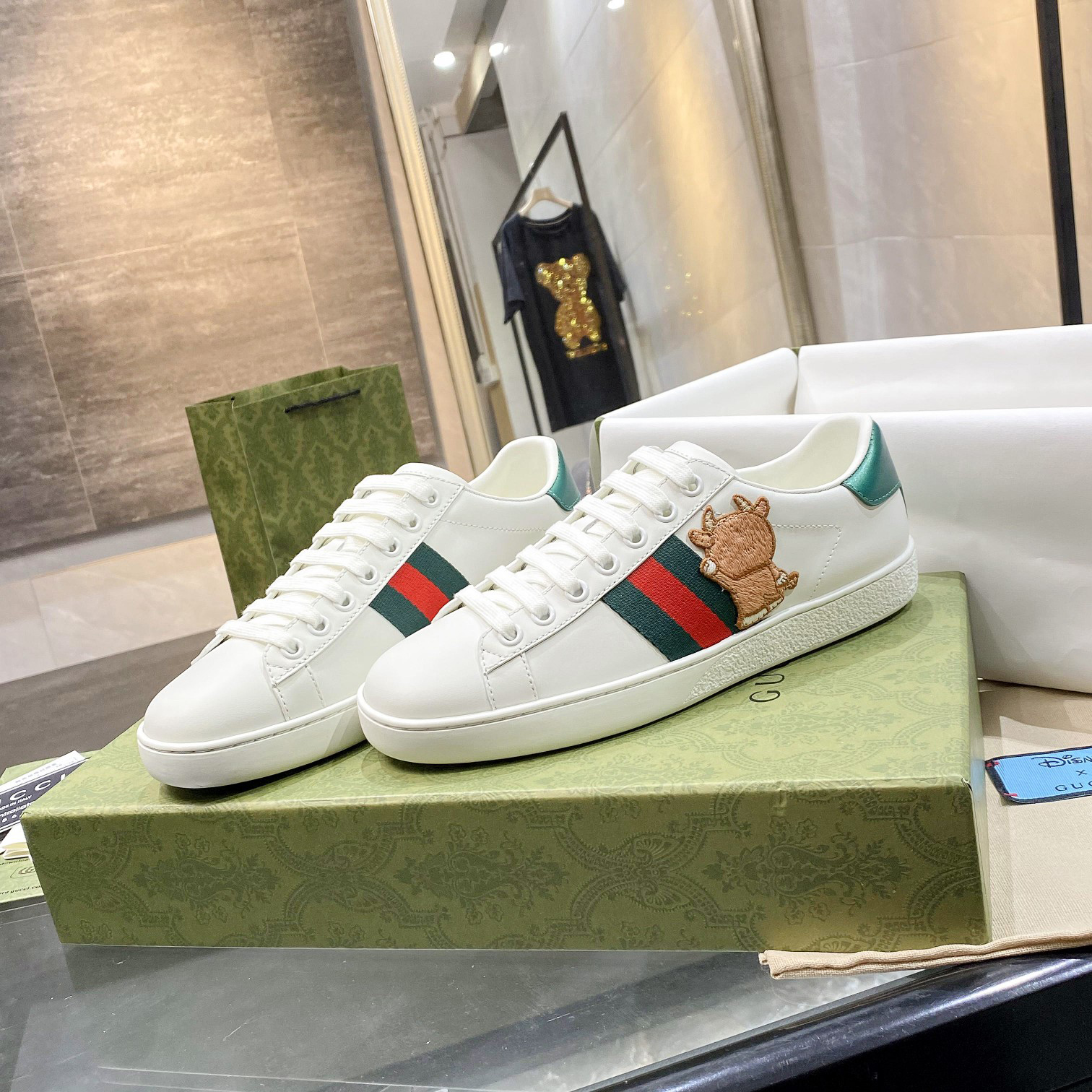 구찌 도라에몽 에이스 스니커즈 655031 0FIU0 9091