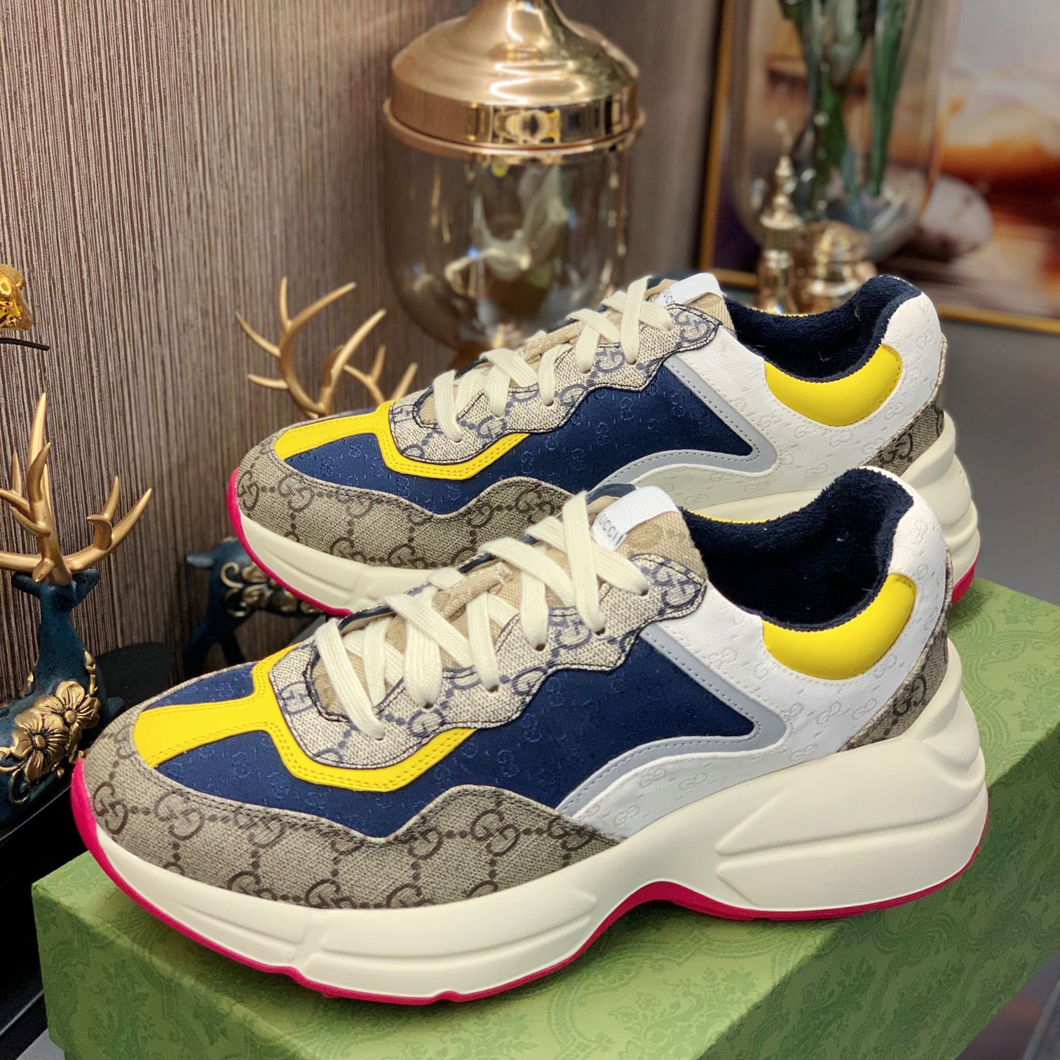 구찌 GG 라이톤 스니커즈 619891 99WF0 4370