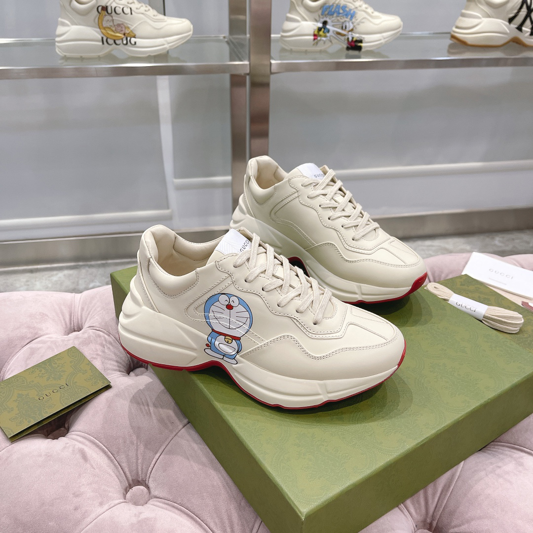구찌 X 도라에몽 레더 라이톤 스니커즈 655025 DRW00 9522