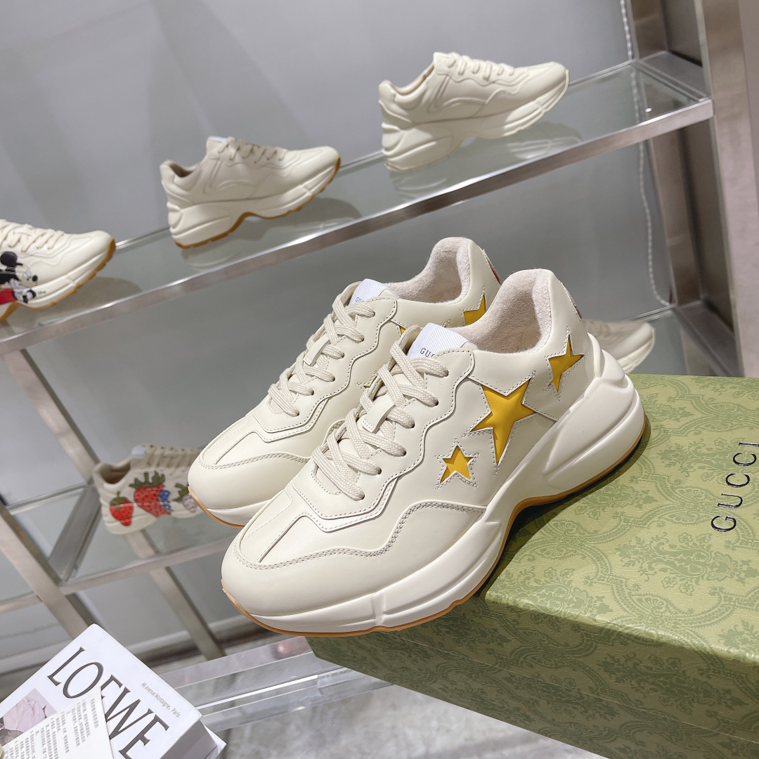 구찌 인터로킹 G 별 라이톤 스니커즈 660938 2SH10 9560