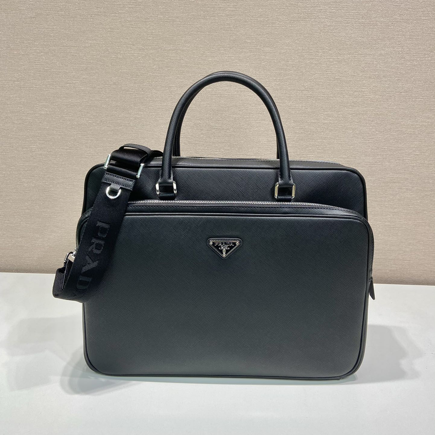 프라다 서류 비지니스백 Saffiano leather briefcase 2VE021 9Z2 F0002 V OOO