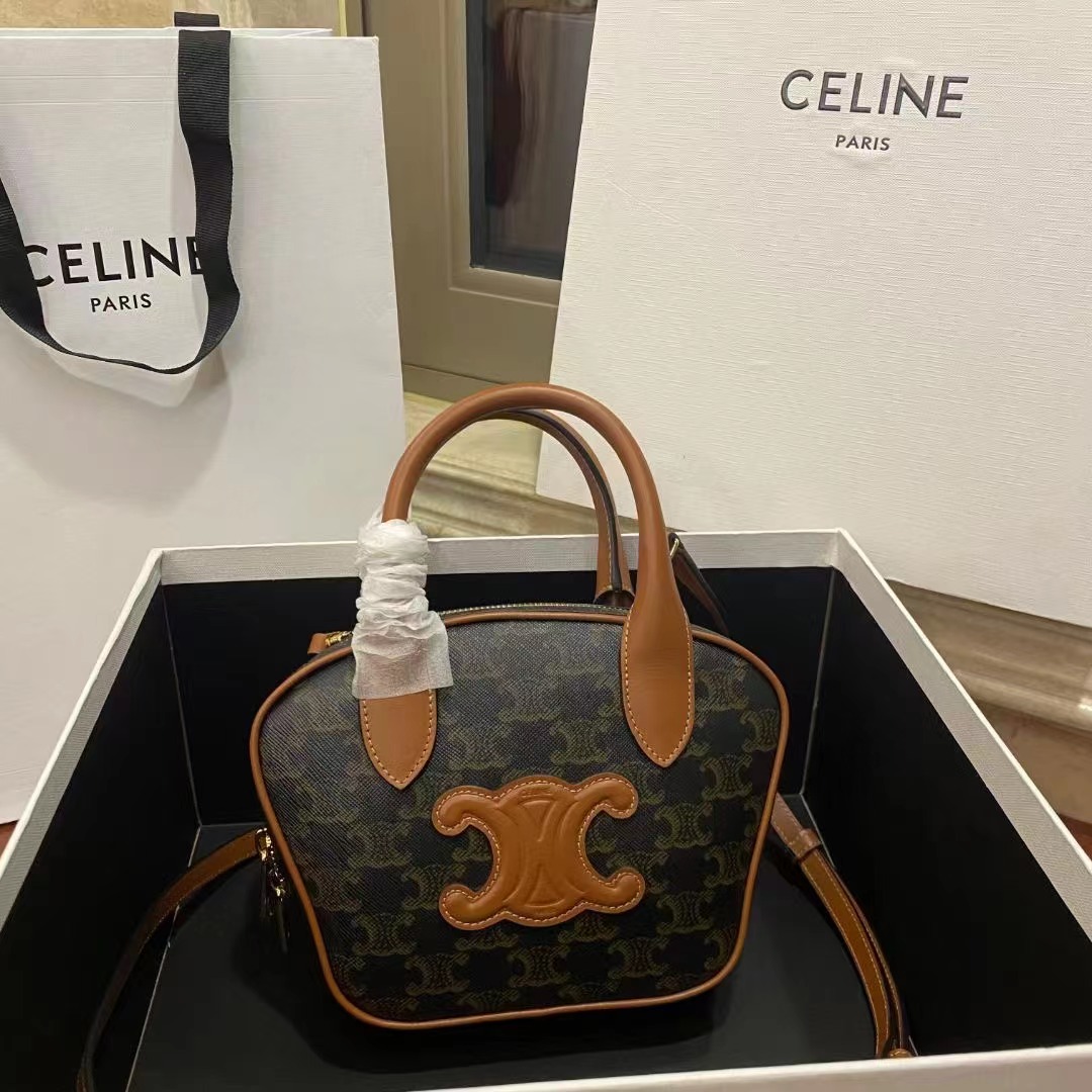 셀린느 트리오페 캔버스 미니 볼링백 크로스백 110462EKX.04LU