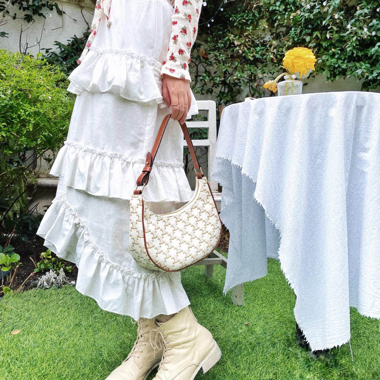 셀린느 CELINE 트라이엄프 트리오페 아바 호보 숄더백 01BC 2 colors 193952BZJ