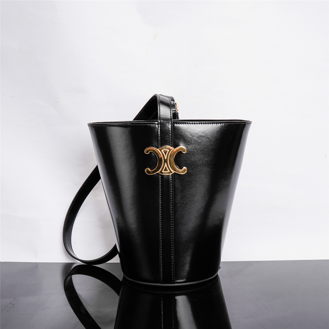 셀린느 트리오페 버킷백 블랙 샤이니 카프스킨 199913BF4 38NO