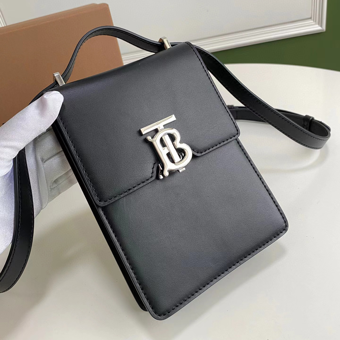버버리 레더 로빈 백 금장 은장 Burberry Leather Robin Bag 80330421