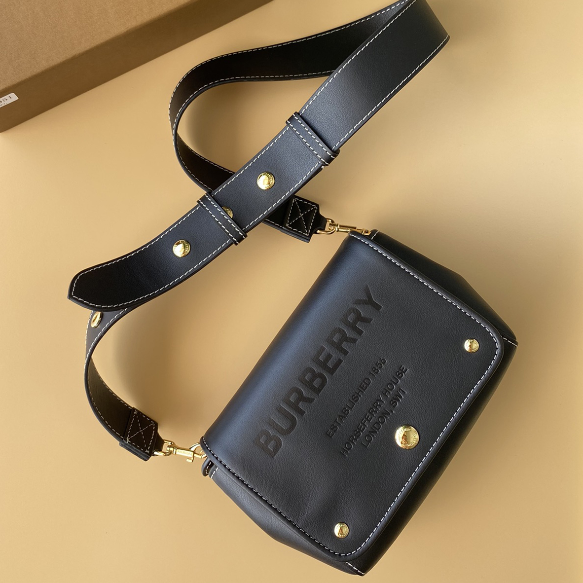 버버리 호스페리 로고 스몰 크로스 바디백 80388701