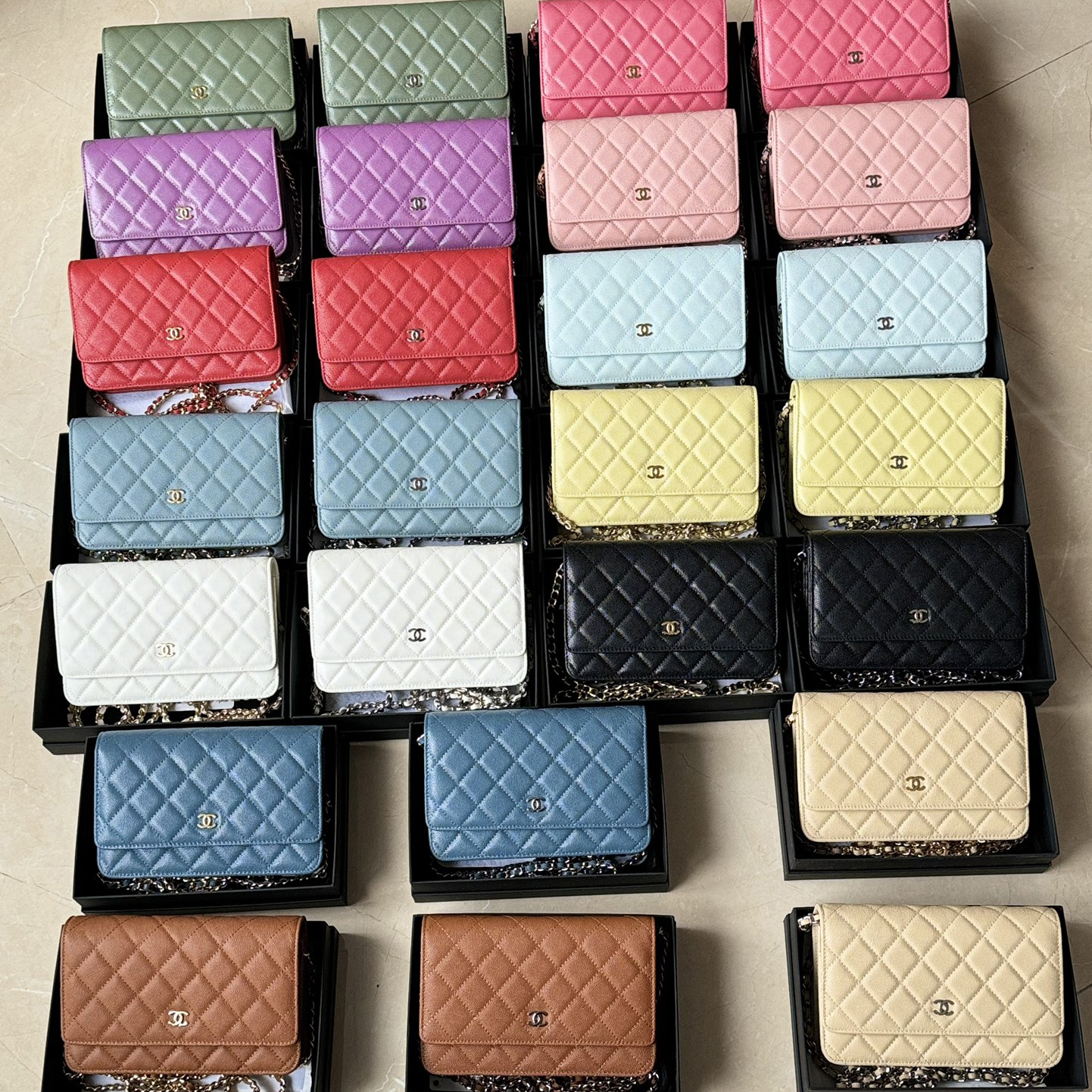 샤넬 클래식 월렛 온 체인 WOC 캐비어 12칼라 AP0250