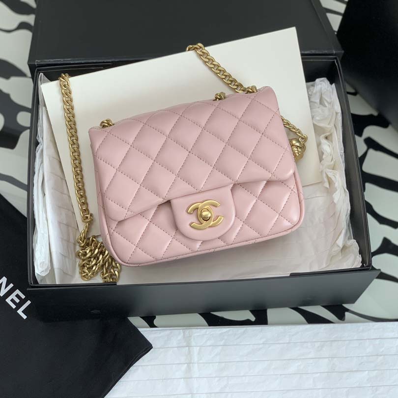 샤넬 까멜리아 골드볼 쁘띠삭 램스킨 블랙 AS4040