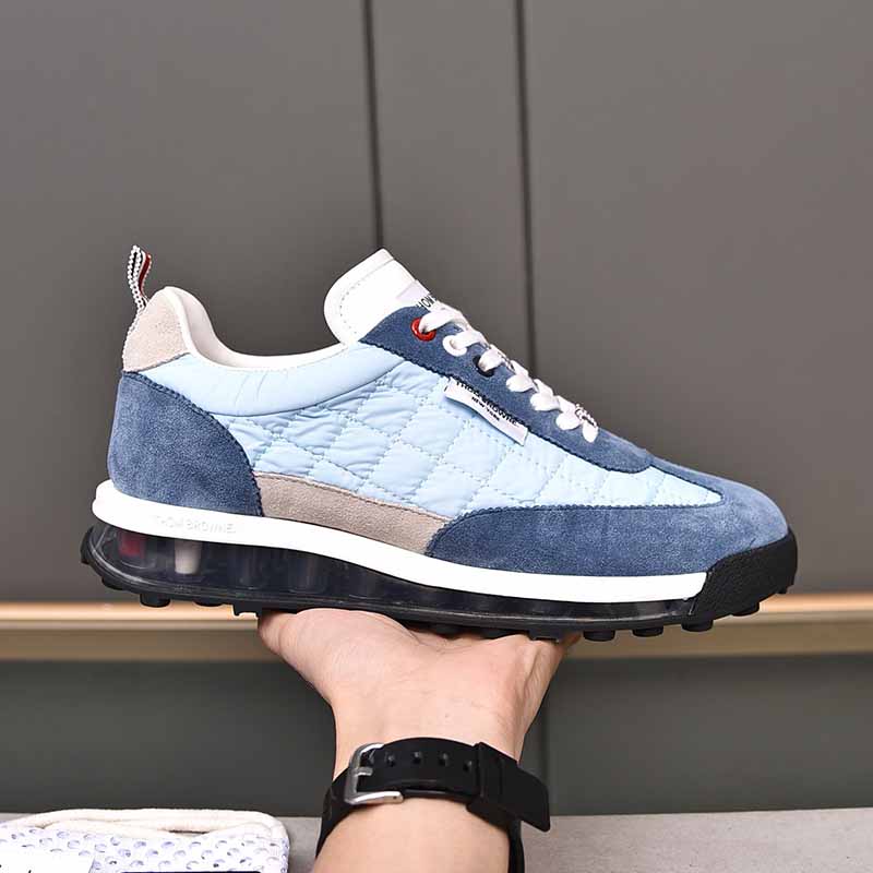 톰브라운 퀼티드 나일론 클리어 솔 테크 러너 4칼라 MFD239BF0241480