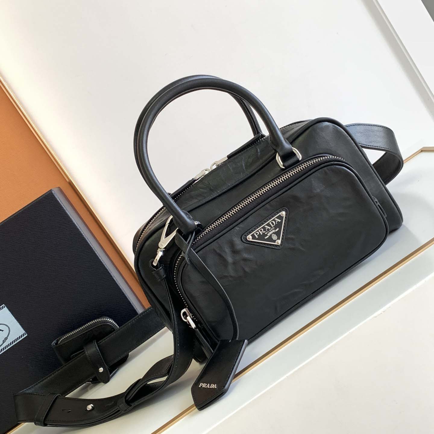 프라다 앤틱 나파 가죽 멀티포켓 탑 핸들백 4칼라 1BB099