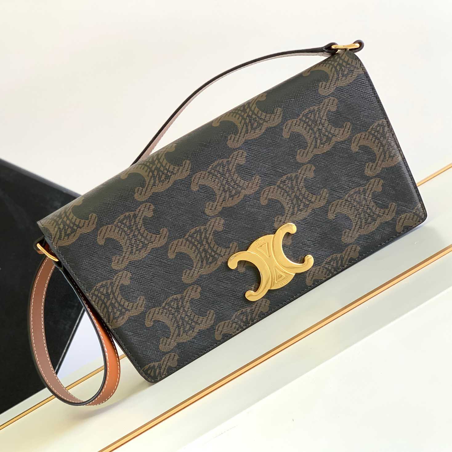 셀린느 트라페즈 트리오페 캔버스 카프스킨 백 199282EPP