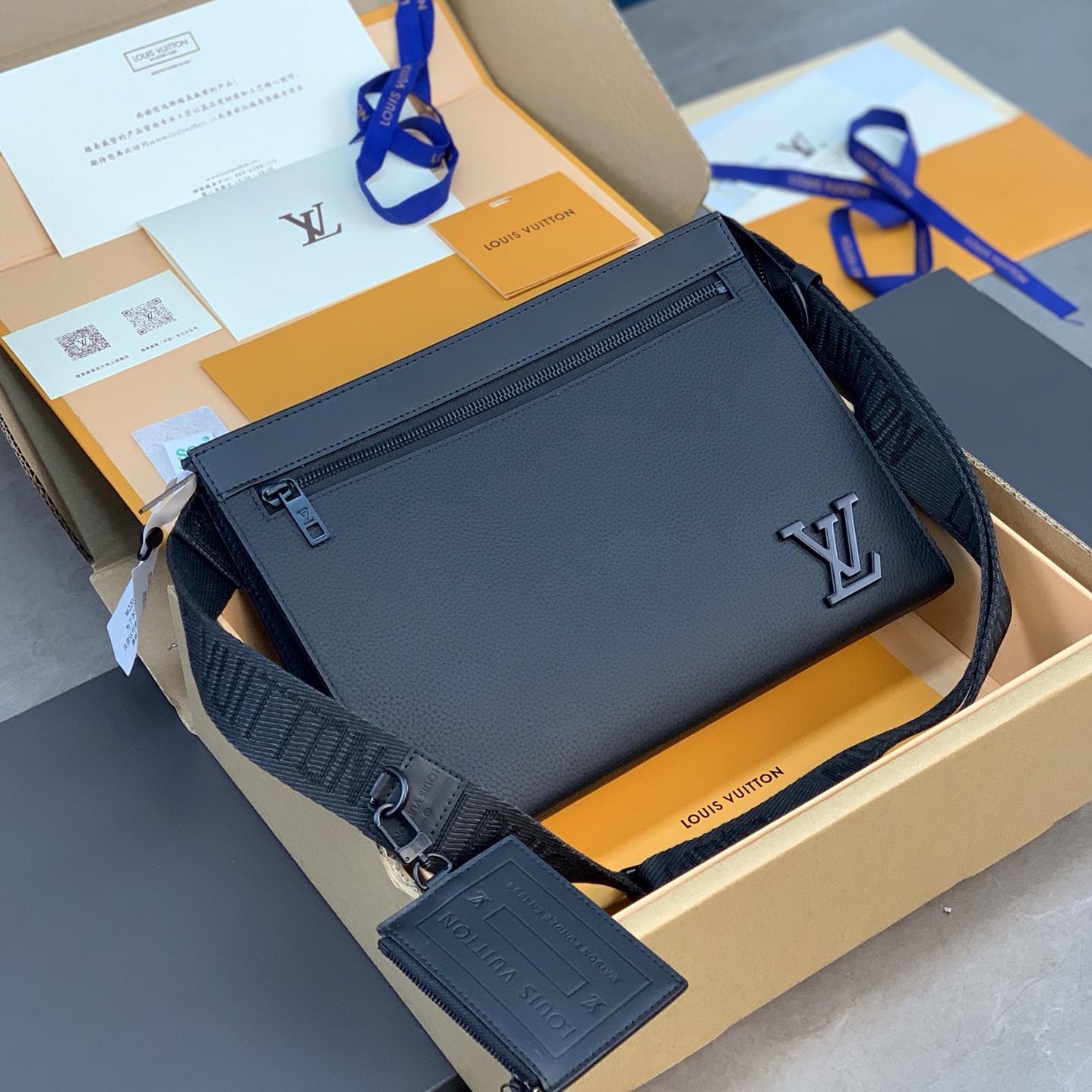 루이비통 보야주 메신저 블랙 M59329