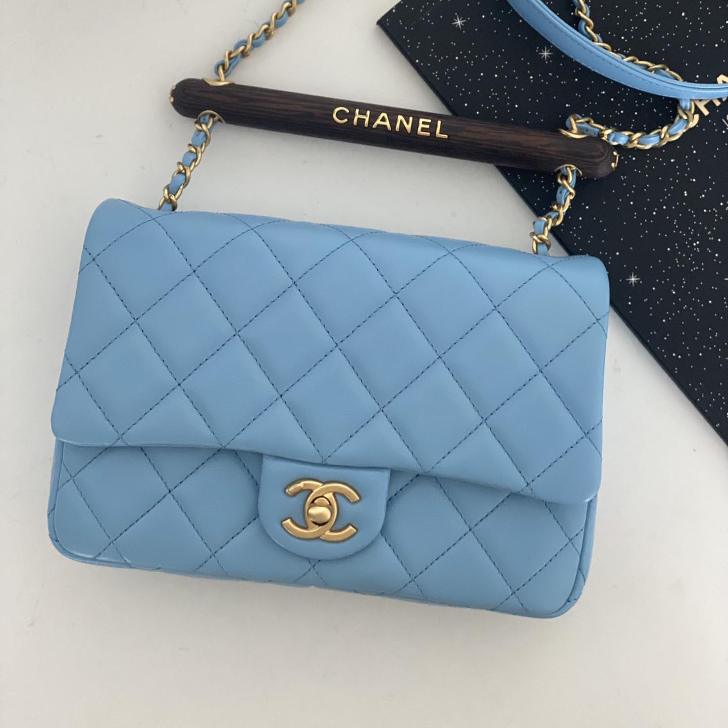 샤넬 23A 우드 탑핸들 플랩백 스몰 불루 AS4151