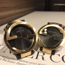 구찌 스위스 쿼츠 골드톤 가죽 드레스 블랙  42mm  37mm 공용시계 YA133326
