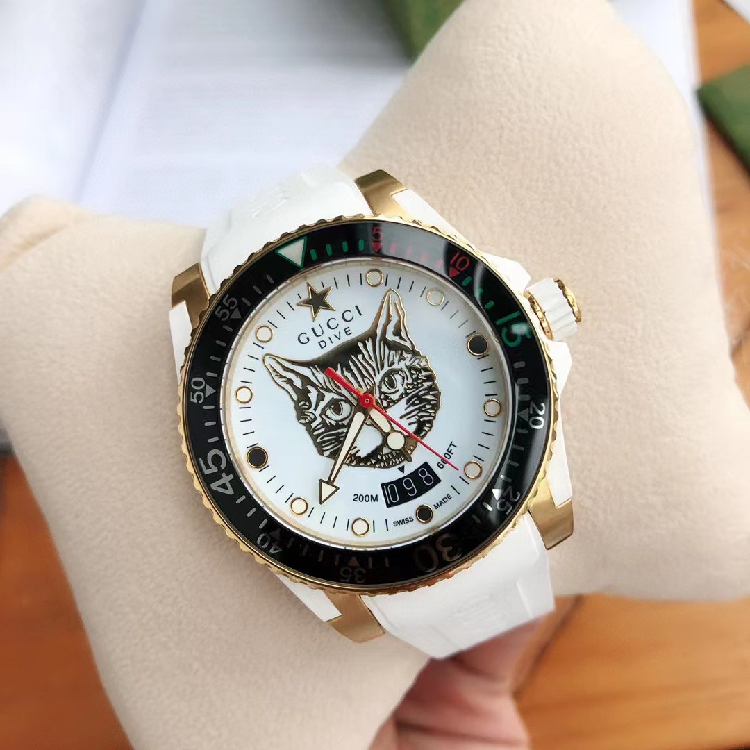 구찌 스위스 G-다이브 캣워치 화이트 골드 우레탄 밴드 40mm 남여공용 시계 YA136322