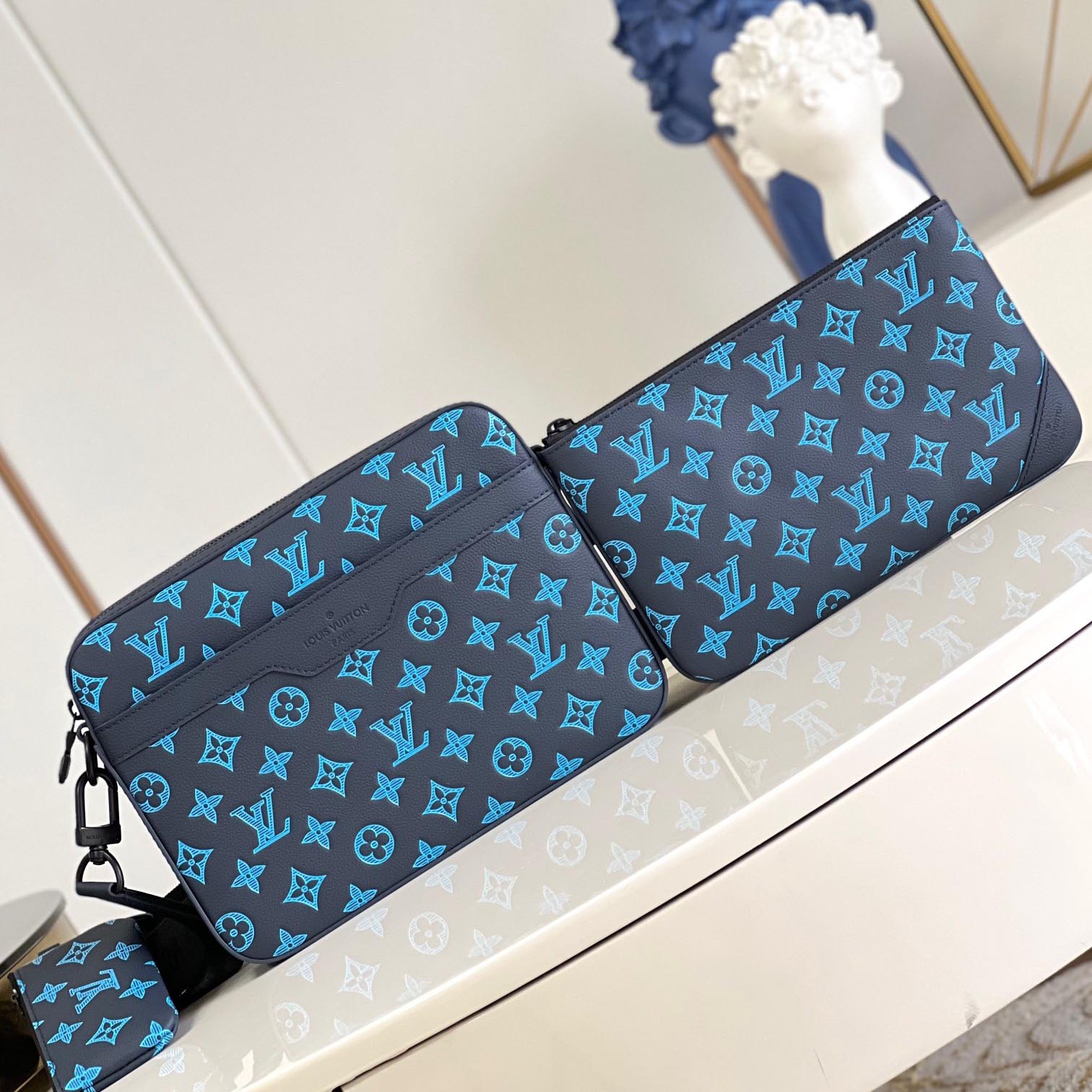 루이비통 트리오 메신저 블루 M46604