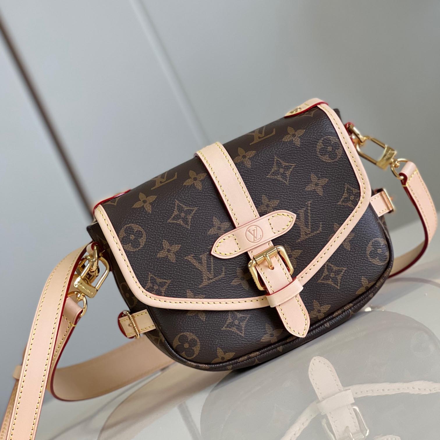 LOUIS VUITTON 루이비통 소뮈르 BB SAUMUR M46740