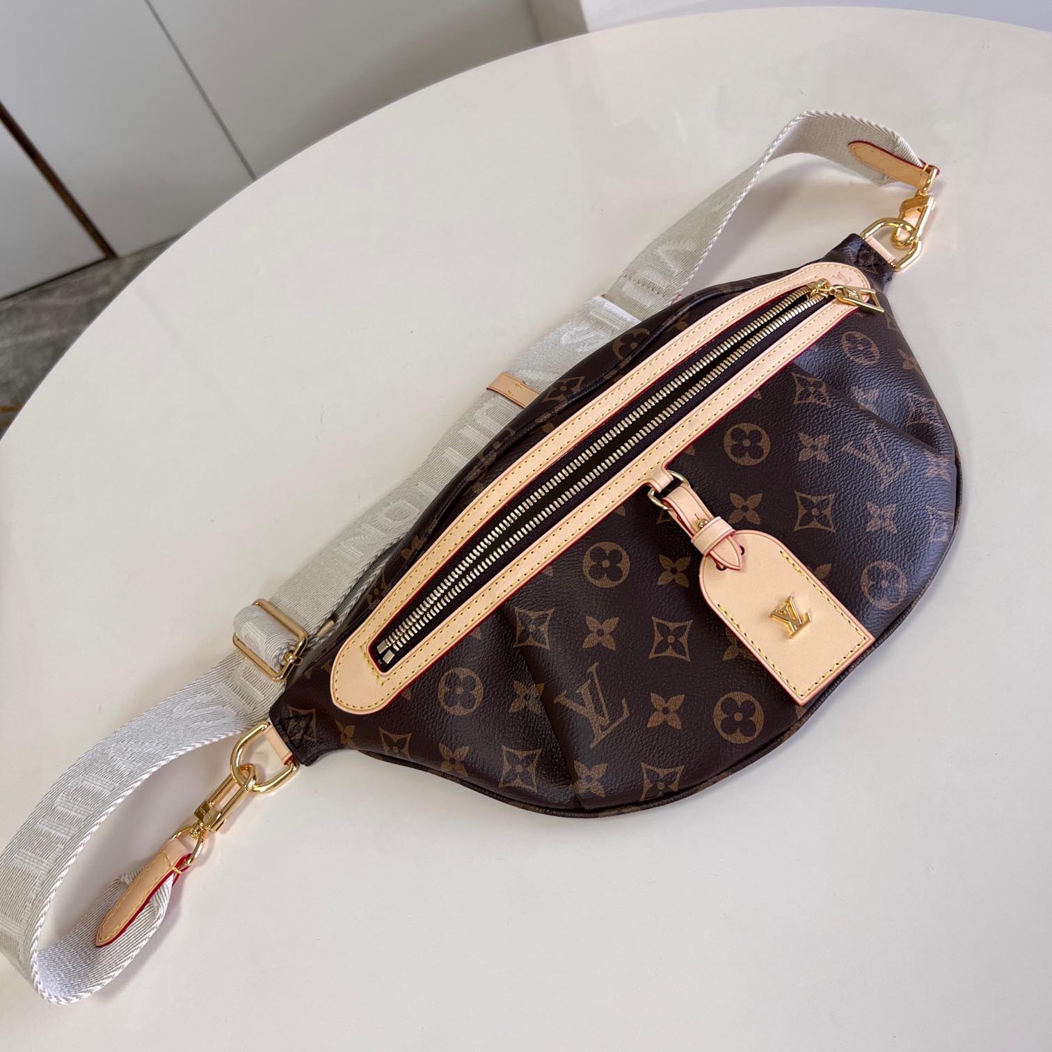 LOUIS VUITTON 루이비통 하이 라이즈 범백 M46784