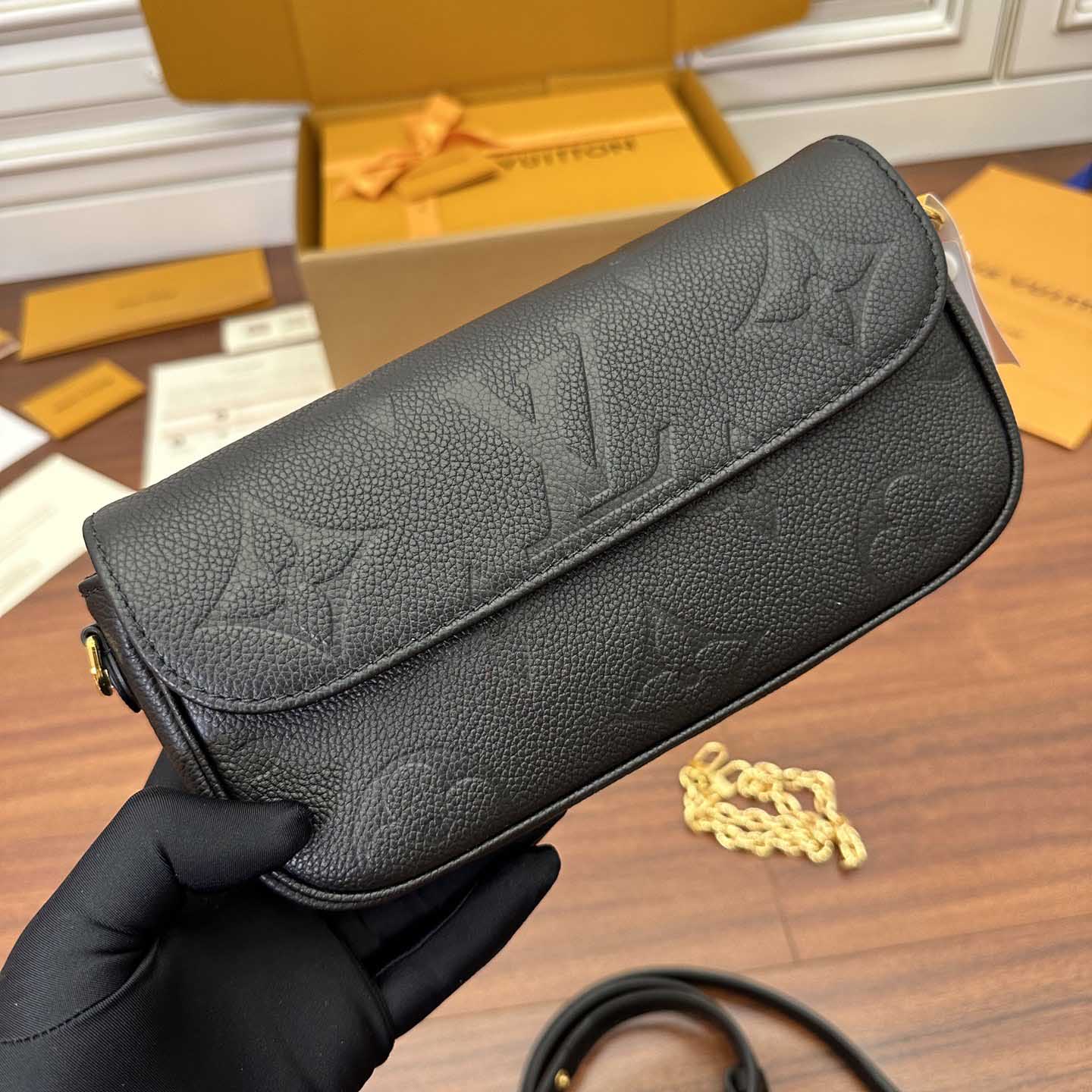 루이비통 월릿 온 체인 아이비 WOC 모노그램 앙프렝뜨 3칼라 M82154