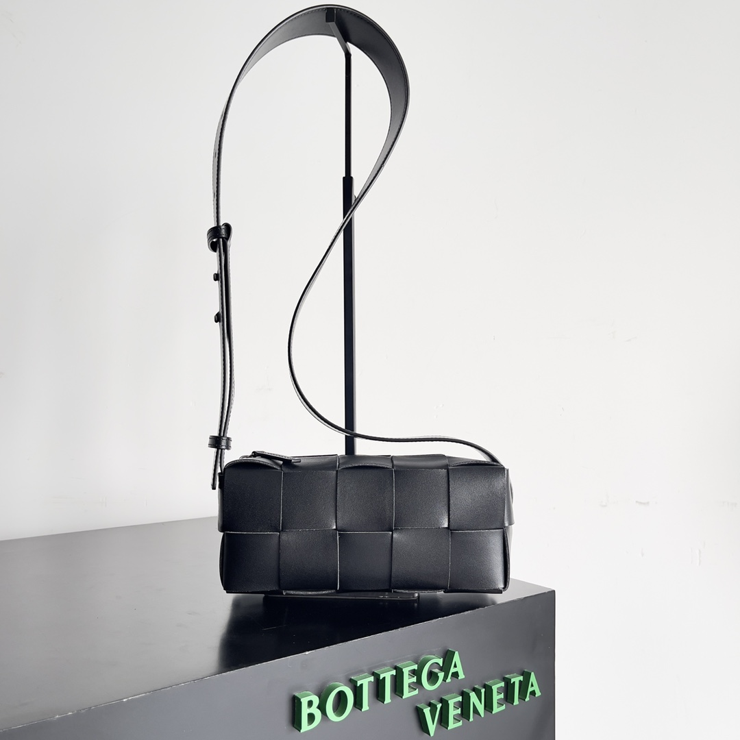 보테가베네타 스몰 브릭 카세트백 4칼라 729251