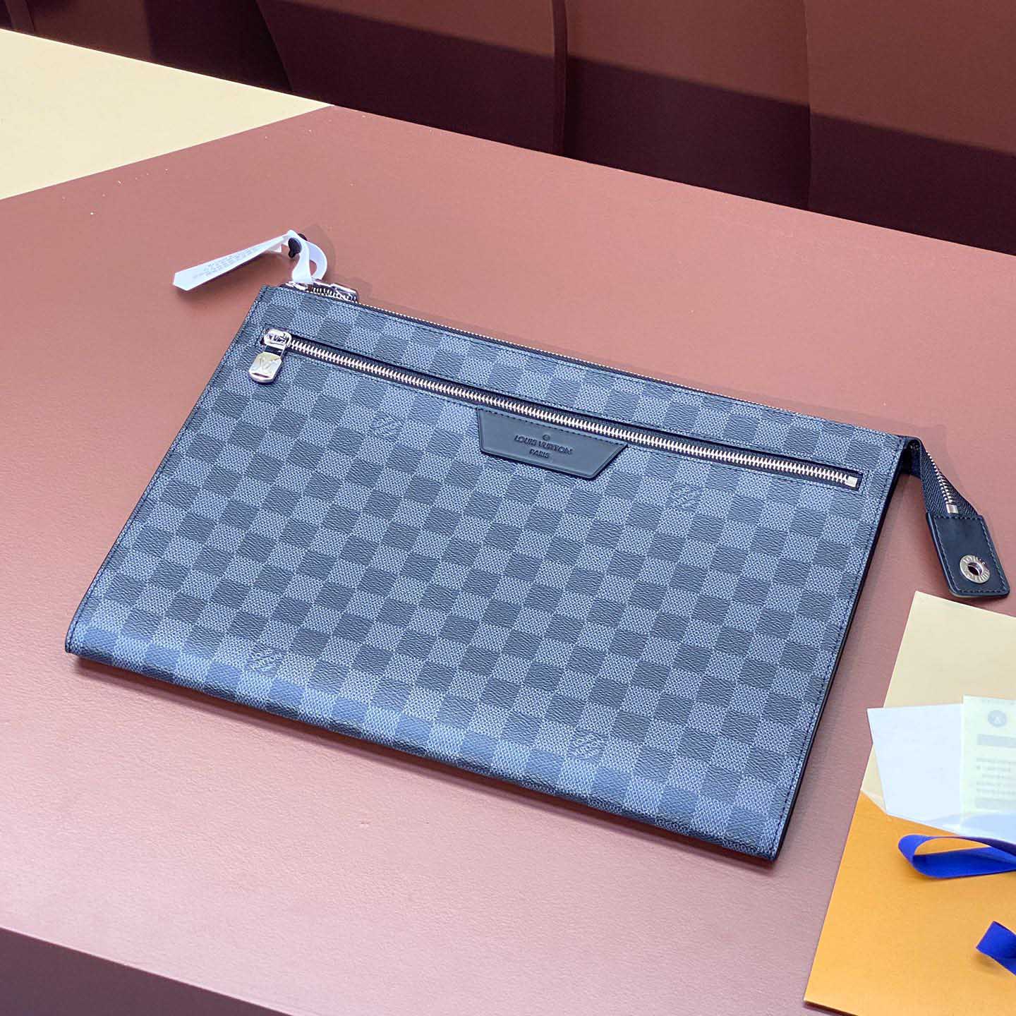 루이비통 포쉐트 24H 클러치 파우치 다미에 N40481