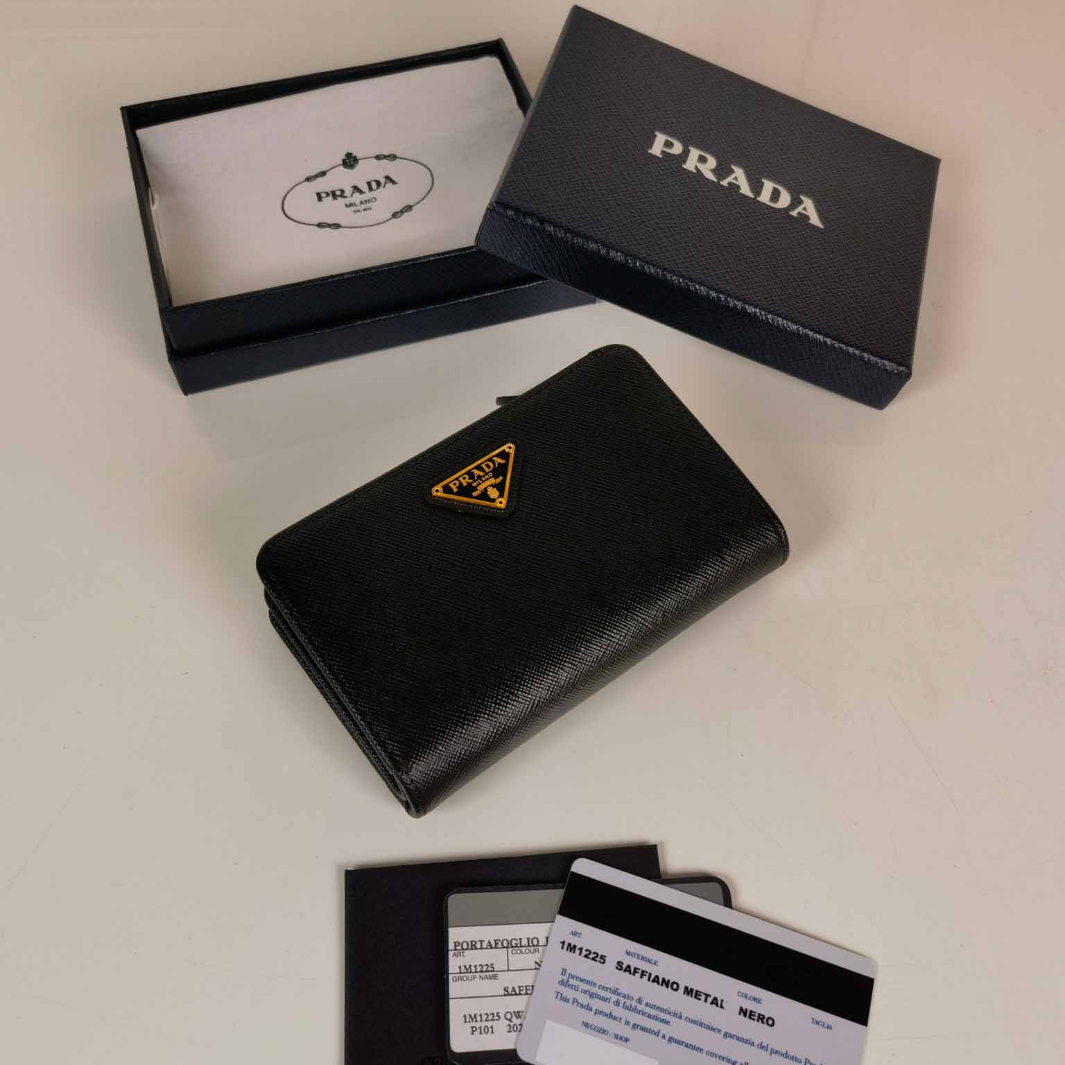 프라다 여성 사피아노 중지갑 1M1225