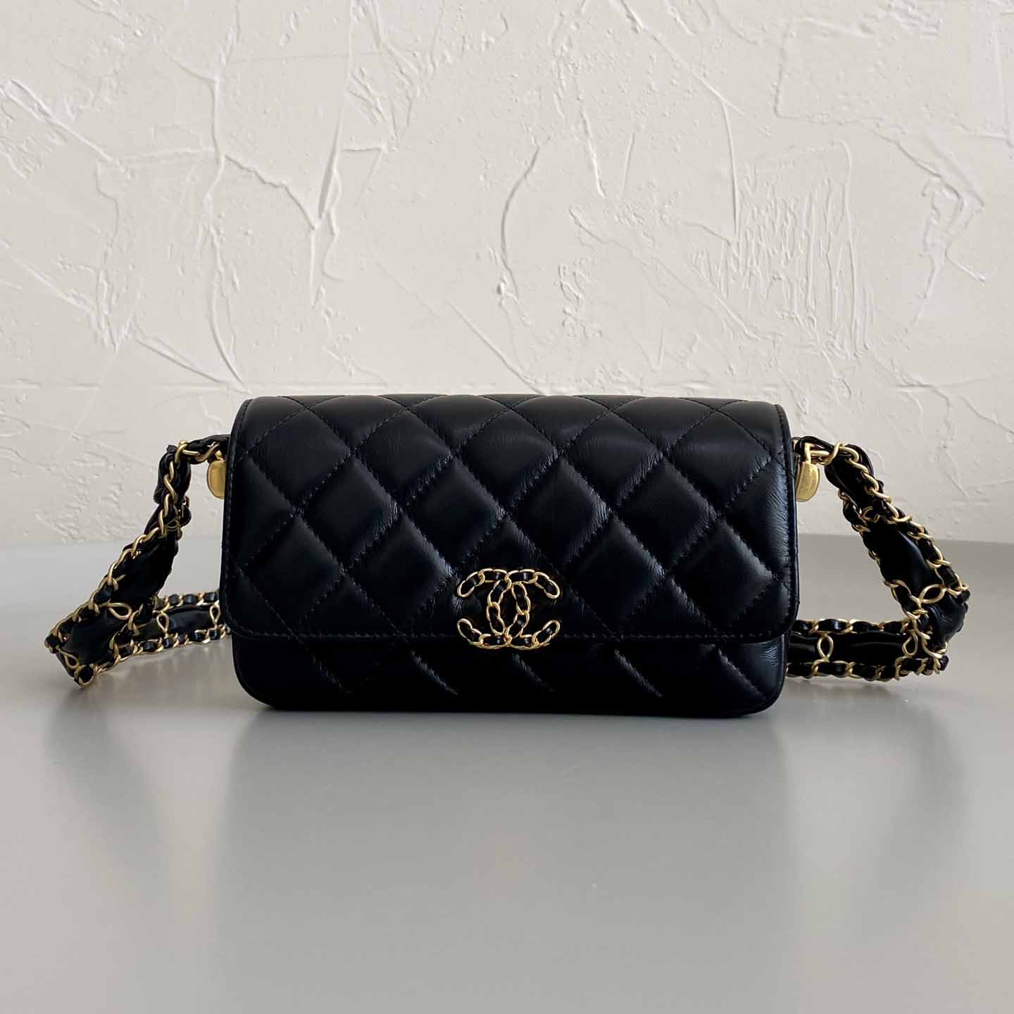 샤넬 23K 19 체인 플랩 폰홀더 2칼라 AP3570