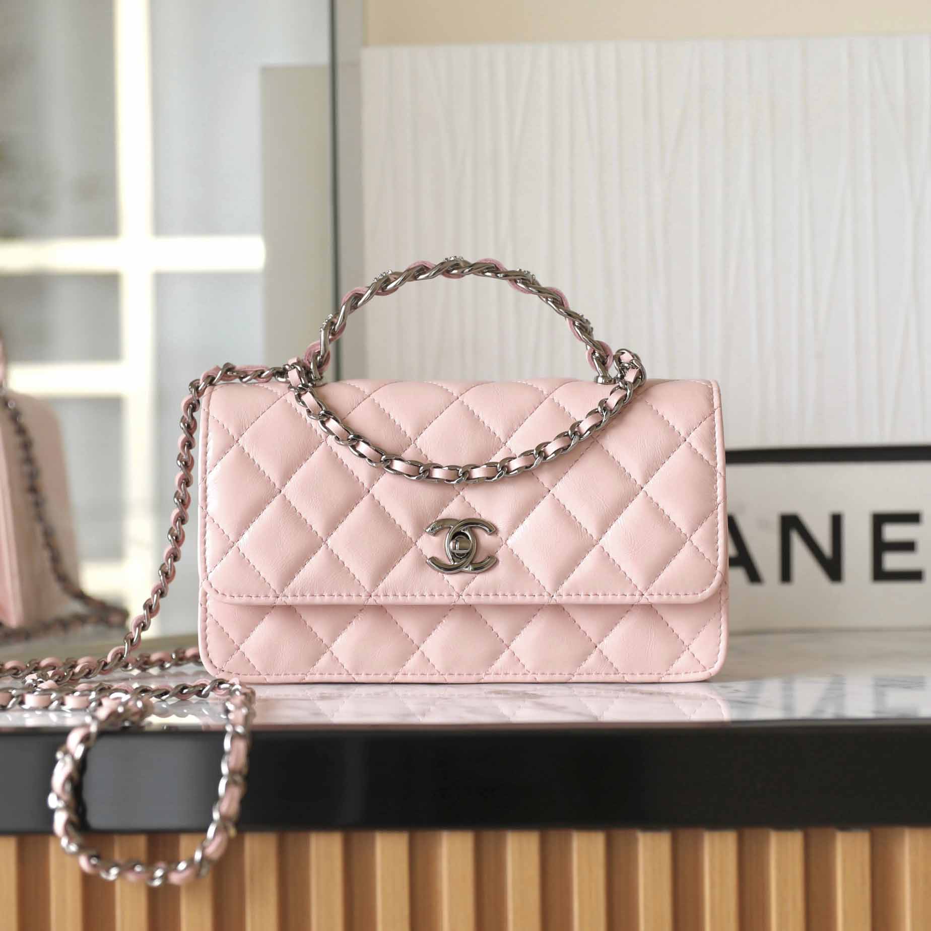 샤넬 23K cc로고 탑핸들 woc 3칼라 AP3566