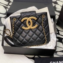 샤넬 24C 빅 CC로고 체인 숄더백 AS4596