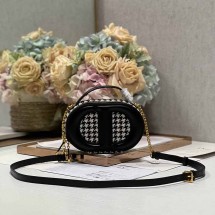 디올 CD SIGNATURE 레더 코튼 오벌 카메라 백 S2201UZMF M911