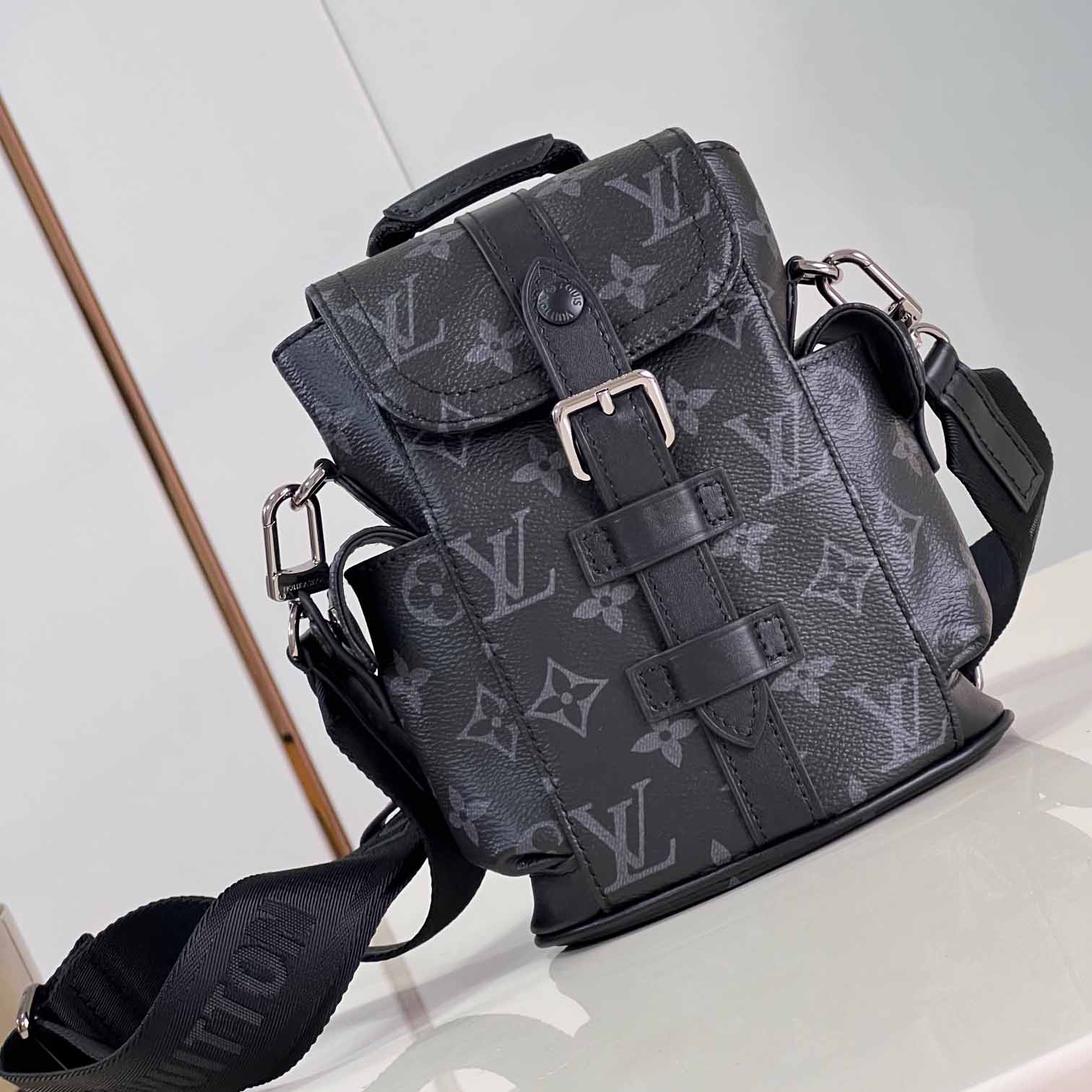 루이비통 나노 크리스토퍼 남성 크로스백 M82769