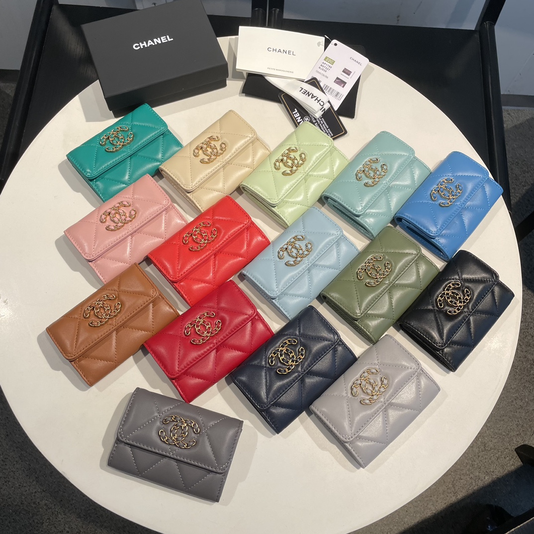 샤넬 19 나인틴 카드지갑 15칼라 AP1790