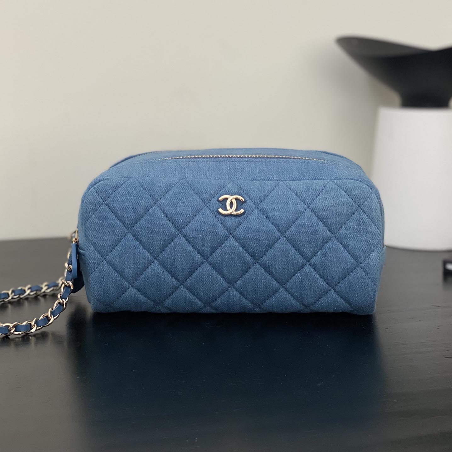 샤넬 24C 화장품 파우치 AP3702-B14945-NG353