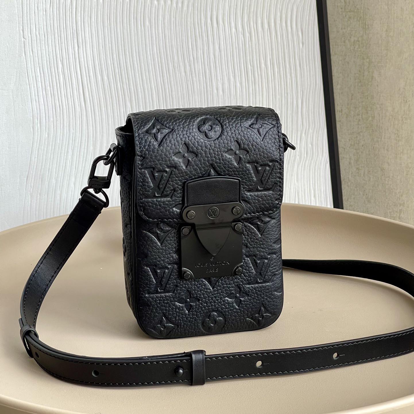 루이비통 미니 크로스백 S락 버티컬 웨어러블 월릿 M81524