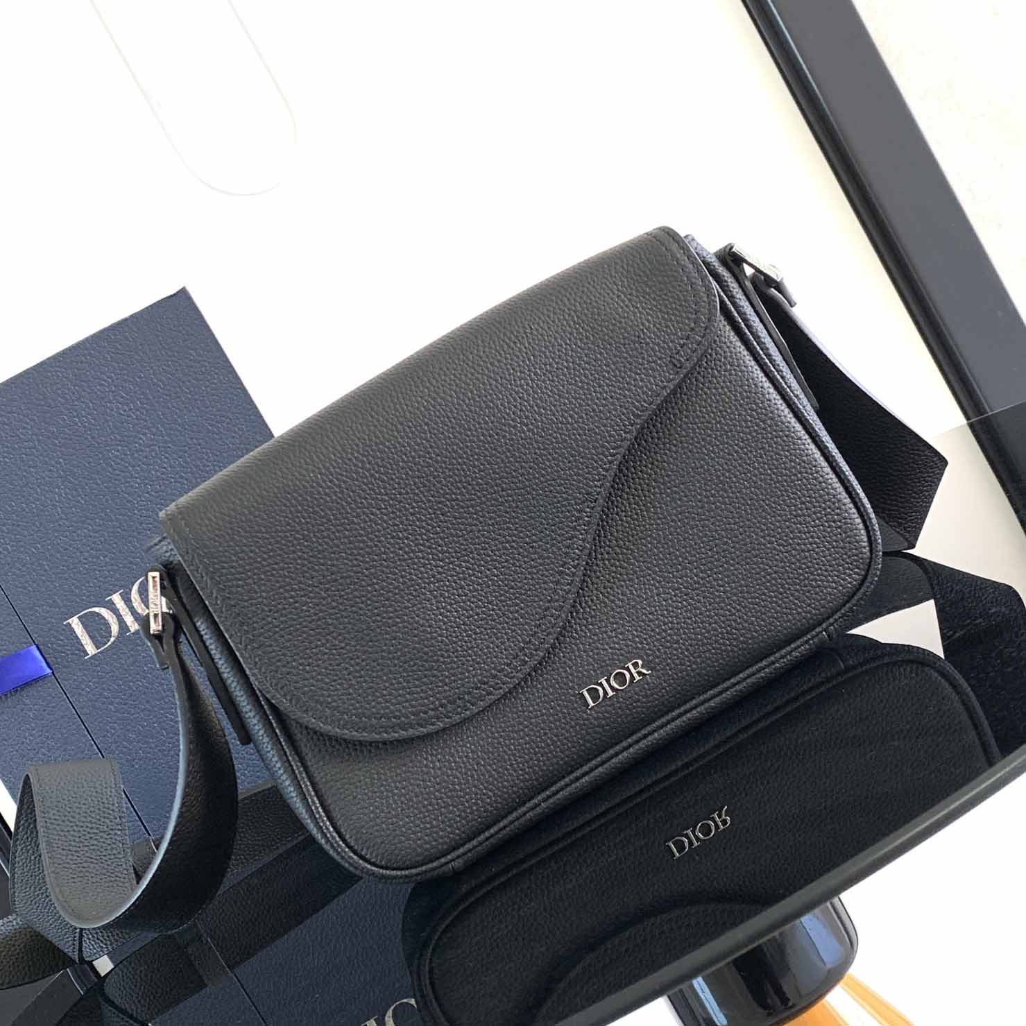 DIOR 디올 23FW 새들 미니 메신저 백 2칼라 1ADME130YMJ H00N