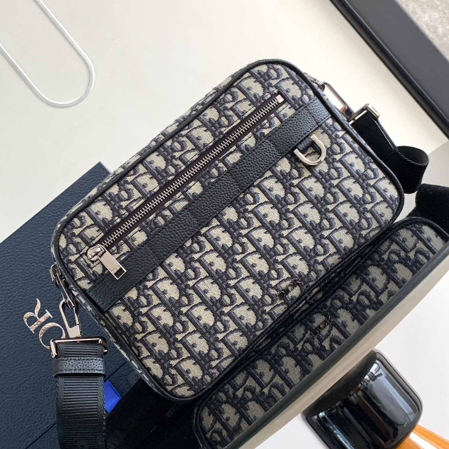 디올 사파리 맥시 메신저 백 2칼라 1ESPO297YKY H27E