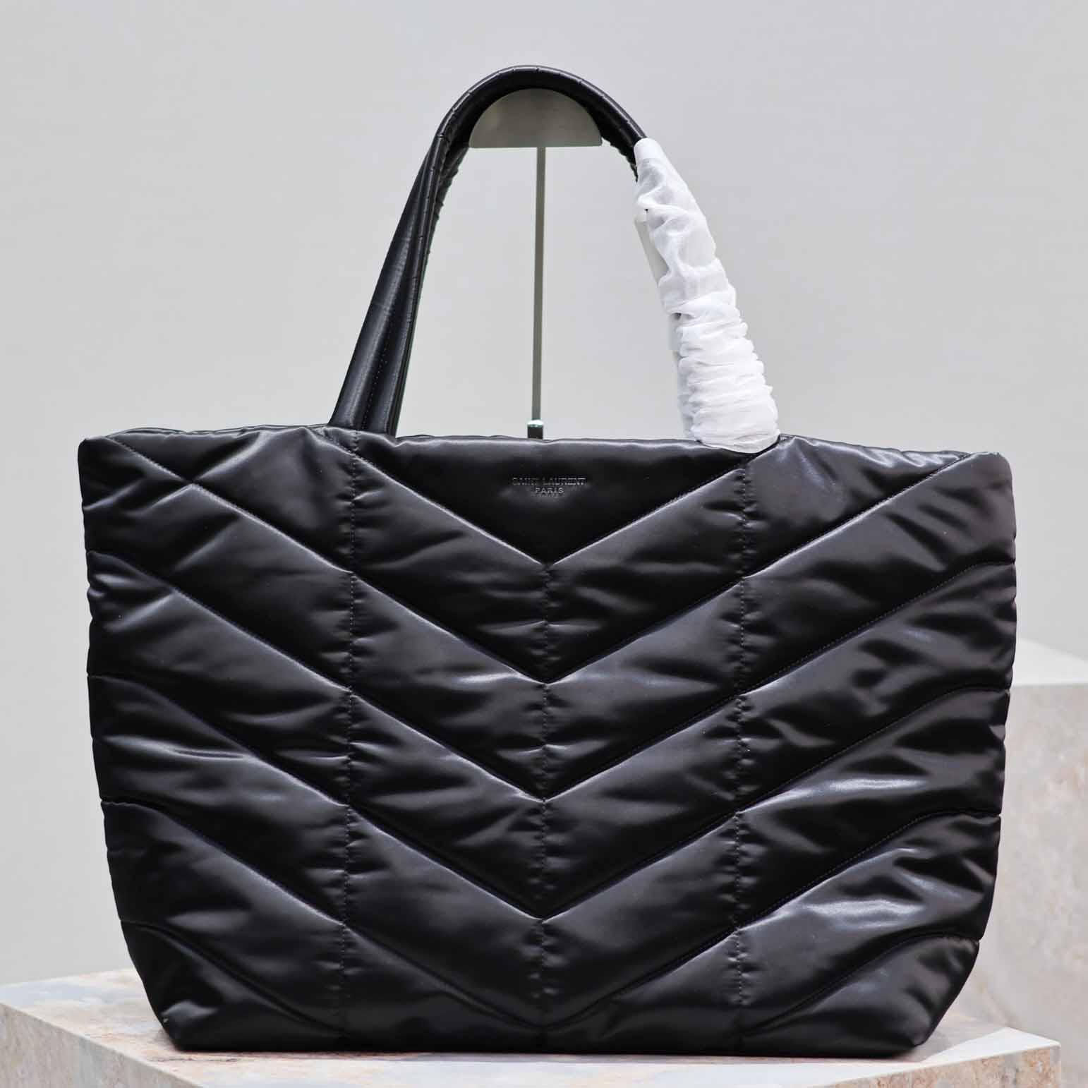 23FW 생로랑 가죽 토트백 752888 1EL0Z1000