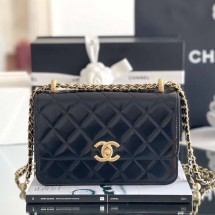 샤넬 24C 뉴시즌 스몰 체인 플랩백 블랙 AS2649