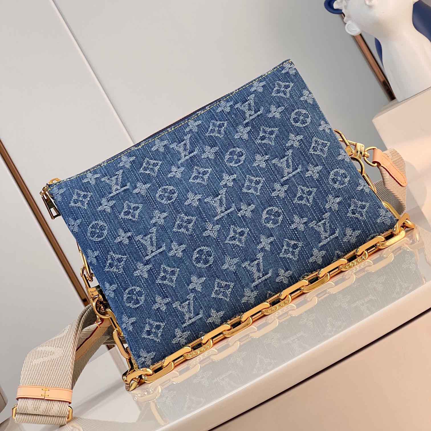 루이비통 여성숄더백 Coussin PM M24564