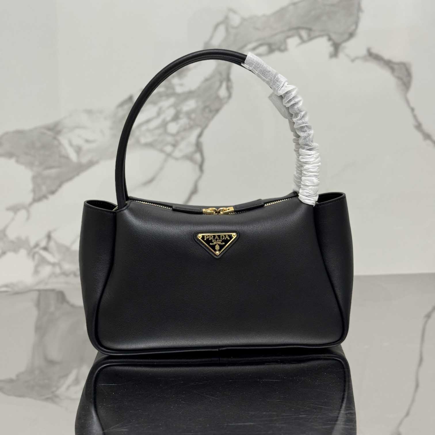 프라다 트라이앵글 로고 미디엄 숄더백 1BA444VOVO2CYS