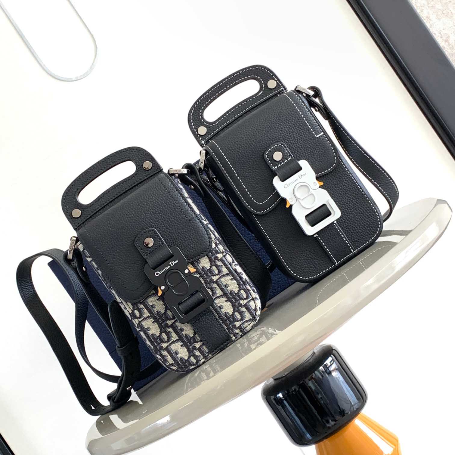 DIOR 디올 새들 스트랩 버티컬 파우치 2칼라 2ADCA446YKK